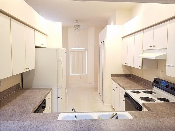 3rd image of 12537 Hollybrook Ln
