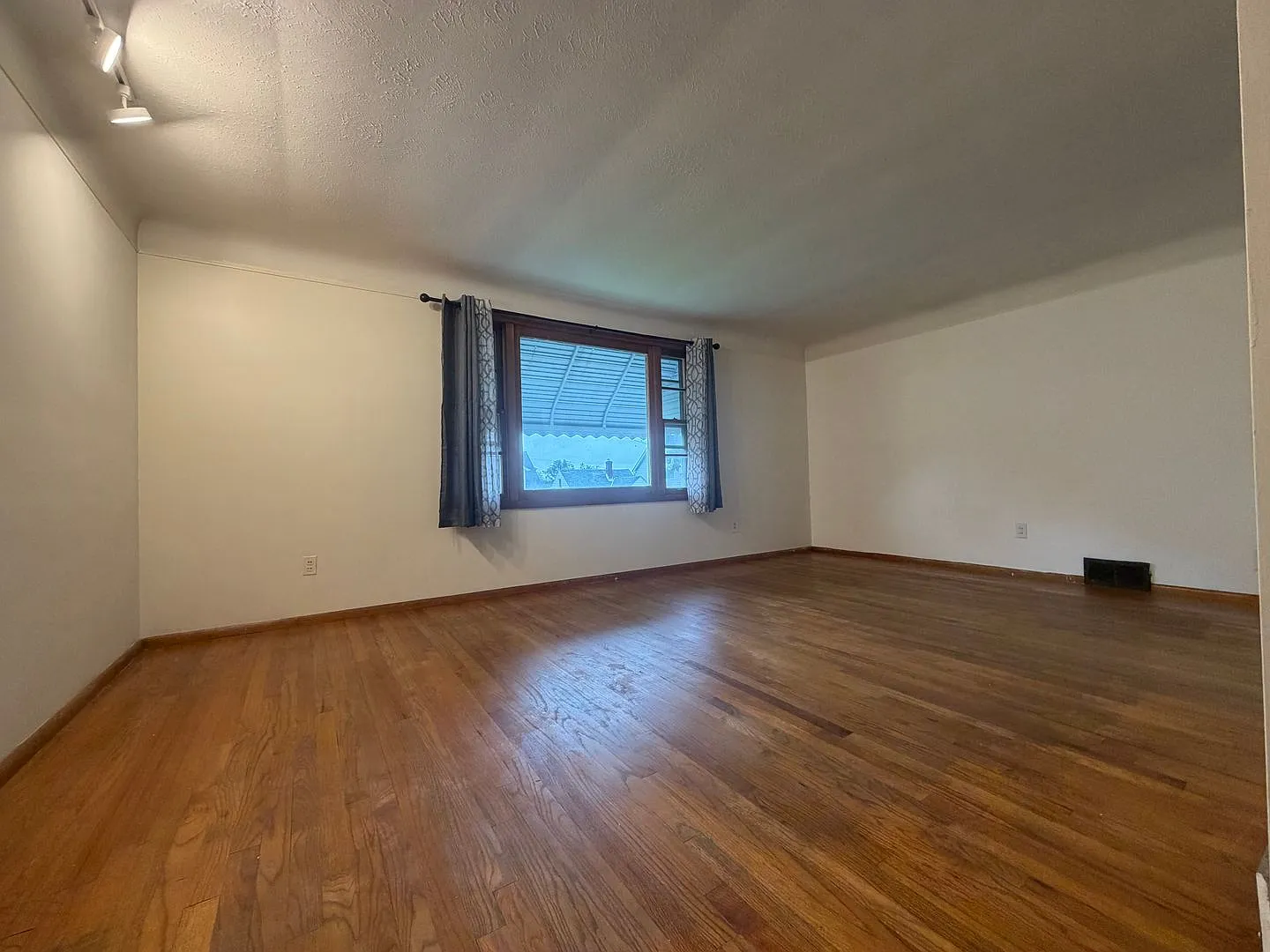 Renovated Up/Down Duplex — Photo 4