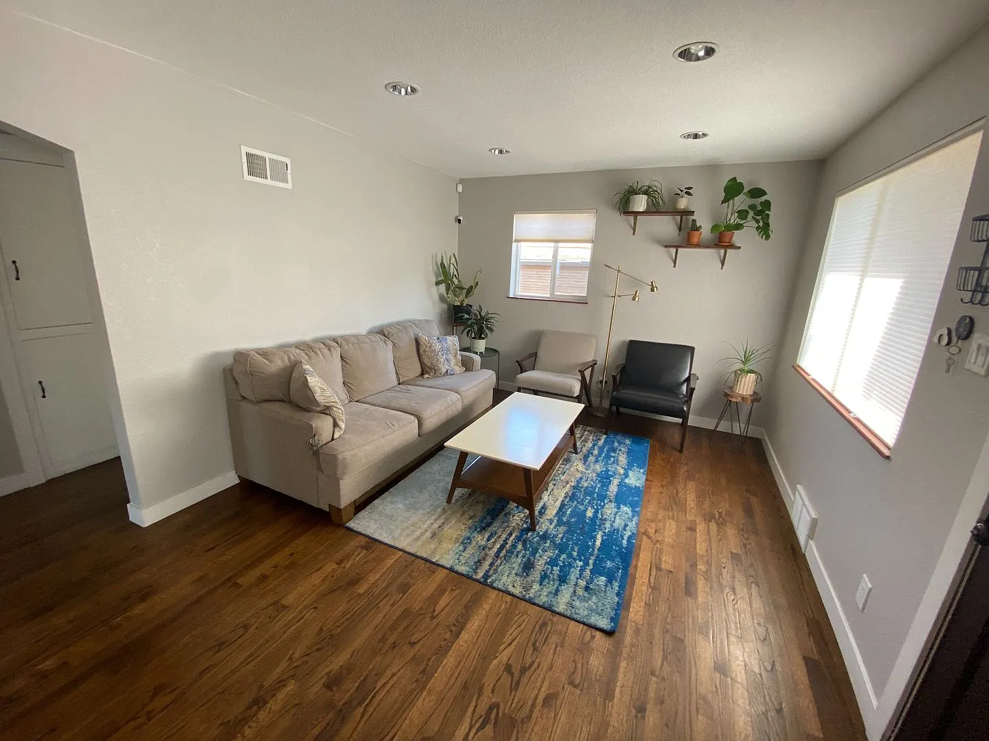 Great Home Close to Downtown - License #2024-BFN-0003844 — Photo 3