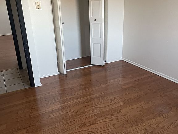 4th image of 9837 Lawrence Ct #3N