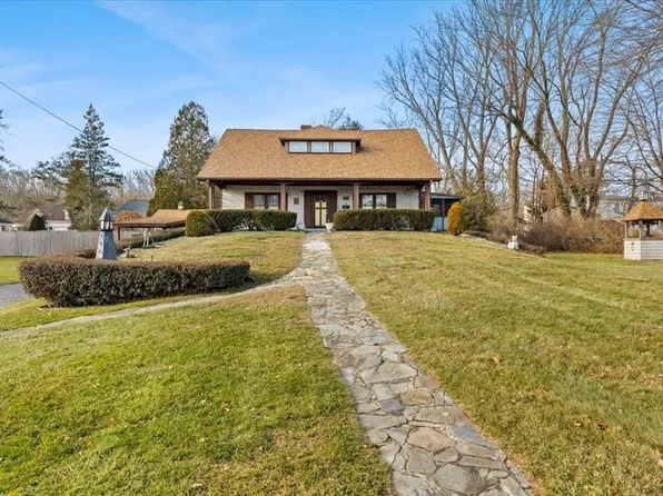 15 Seaview Ave, Swansea, MA 02777