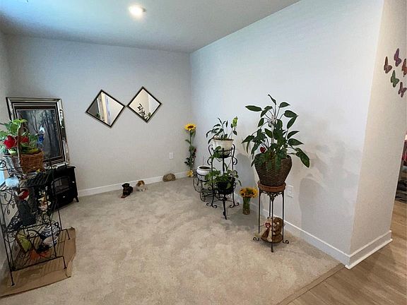 4th image of 330 Damask Dr