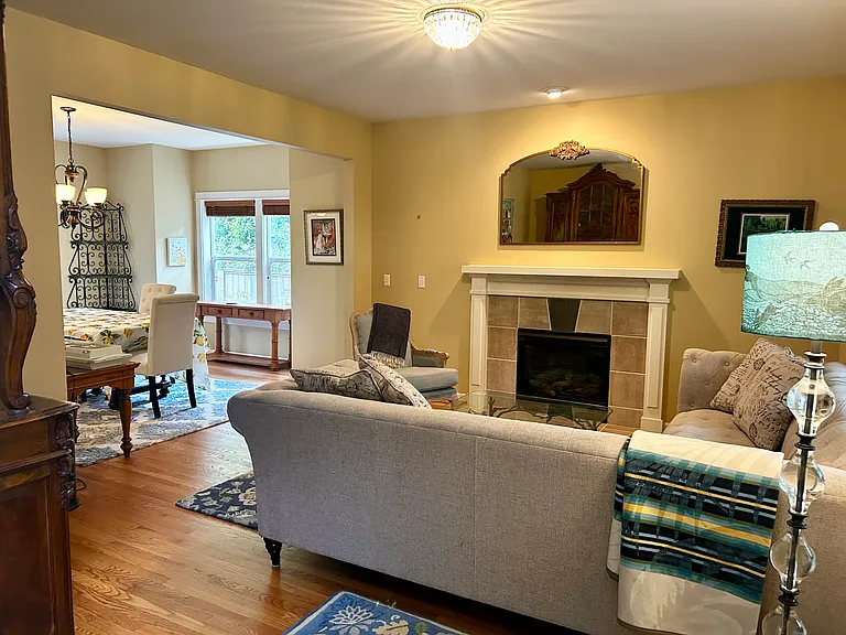 1163 Wing Point Way NE — Photo 2