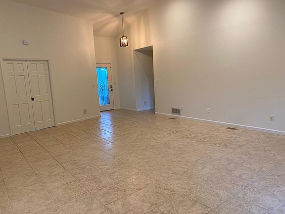 Entranceway / LIving room