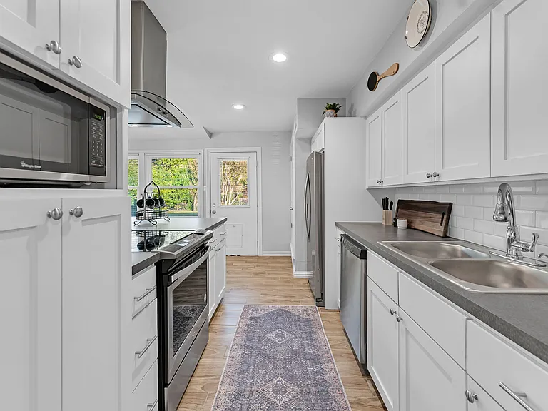 13506 Castleton Dr — Photo 37