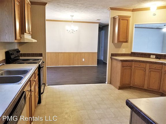 3rd image of 504 Sprayberry Ct N