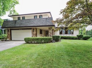 106 E Hiawatha Trl, Mount Prospect, IL