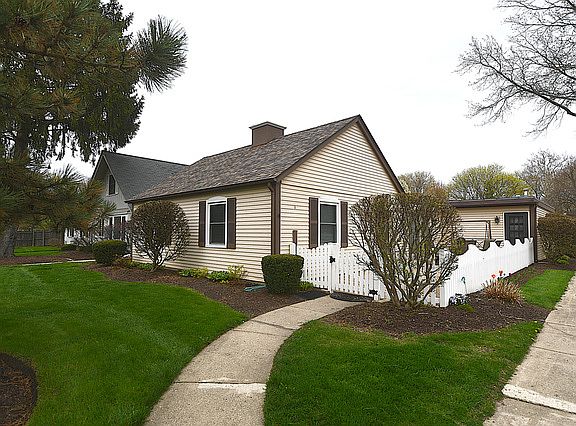 2nd image of 3 Garden Dr