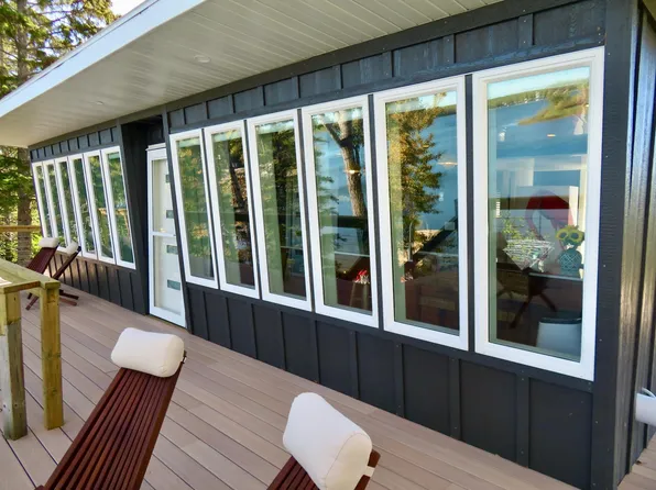 522 N Lake Park Rd, Bottineau, ND 58318