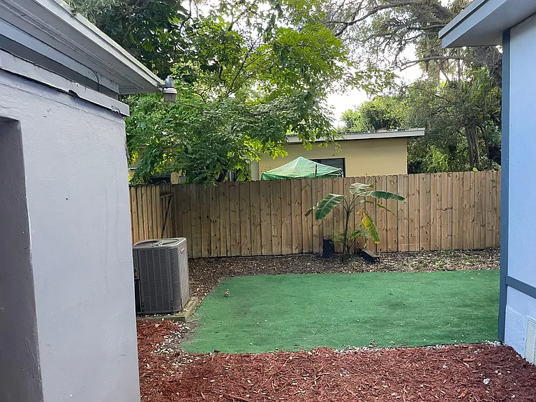 13320 NE 12th Ave — Photo 31