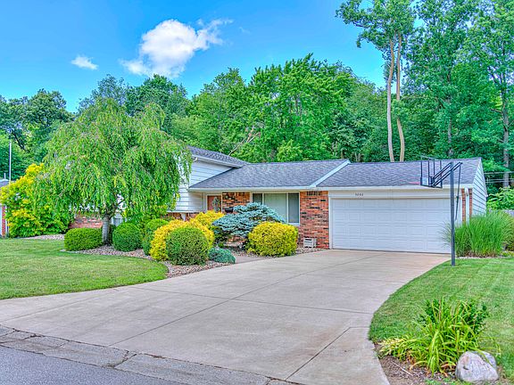 3rd image of 3860 Mayfield Dr