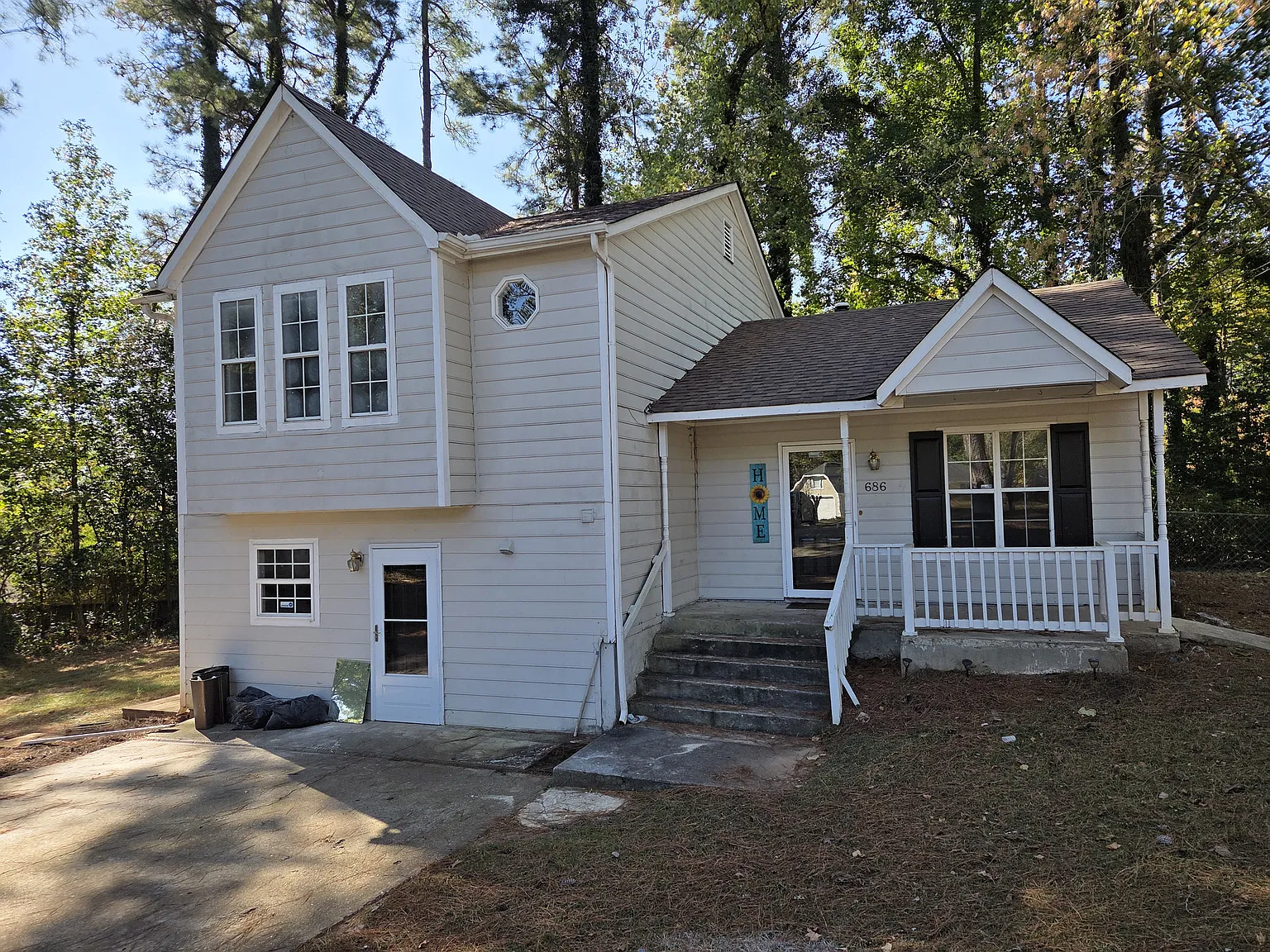 4 bed, 1850 sqft, $1,990 — Photo 1