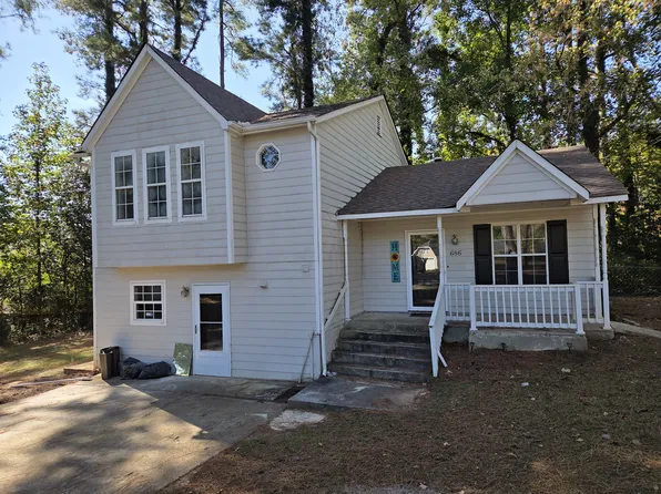 686 Longbow Ct, Stone Mountain, GA 30087