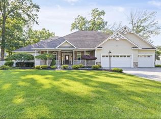 19 Chestnut Dr, Wayne, NJ 07470
