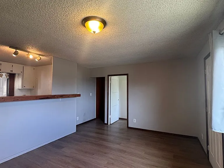 203 Railroad Ave — Photo 4