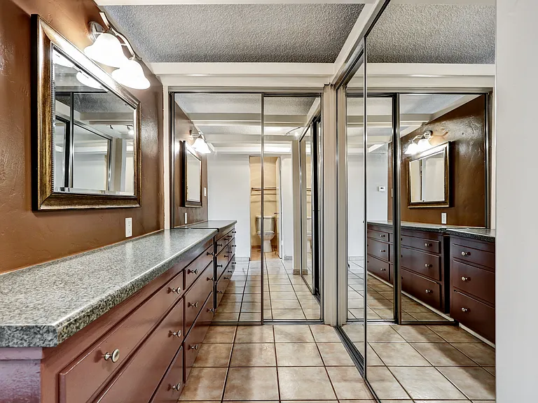 Park Loma Apartments — Photo 12