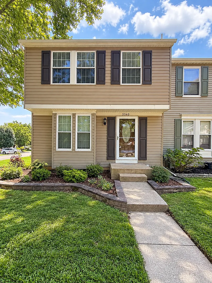 Spacious 3-Bedroom Home with Finished Basement & Large Deck — Photo 2