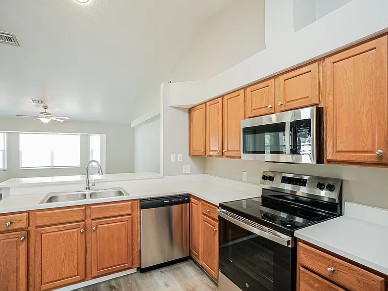72 Long Meadow Ln — Photo 7