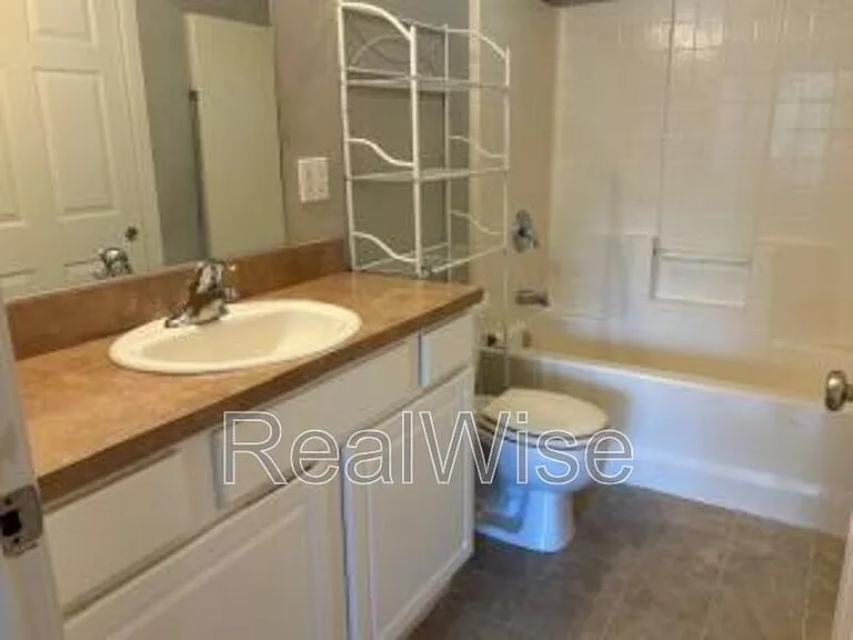 1639 SE Main St #1 — Photo 7