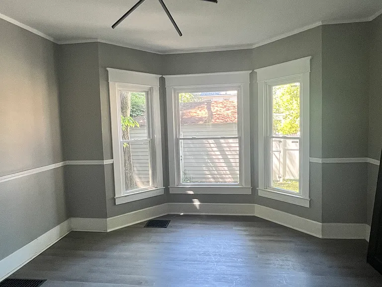 2204 Superior Ave — Photo 3