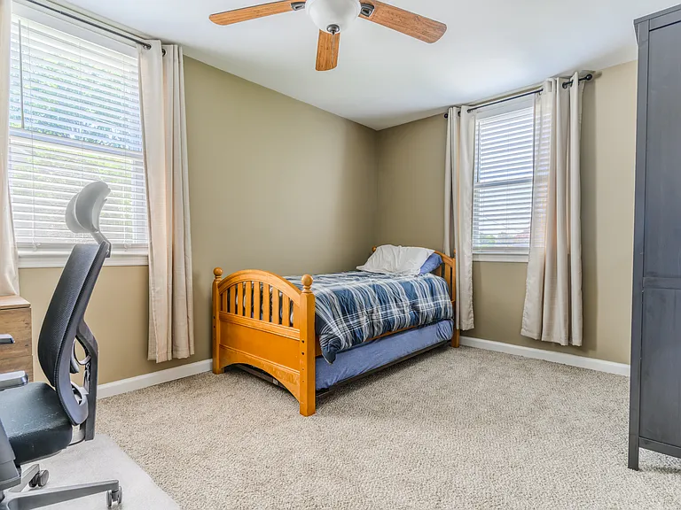 2518 Franklin Ave — Photo 14
