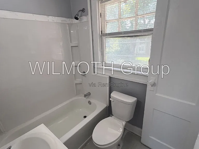 634 E 37th St #4 — Photo 15