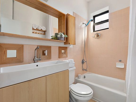 4th image of 849 Saint Nicholas Ave APT 5B