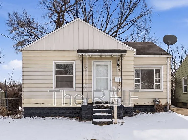813 Alvord Ave — Photo 1