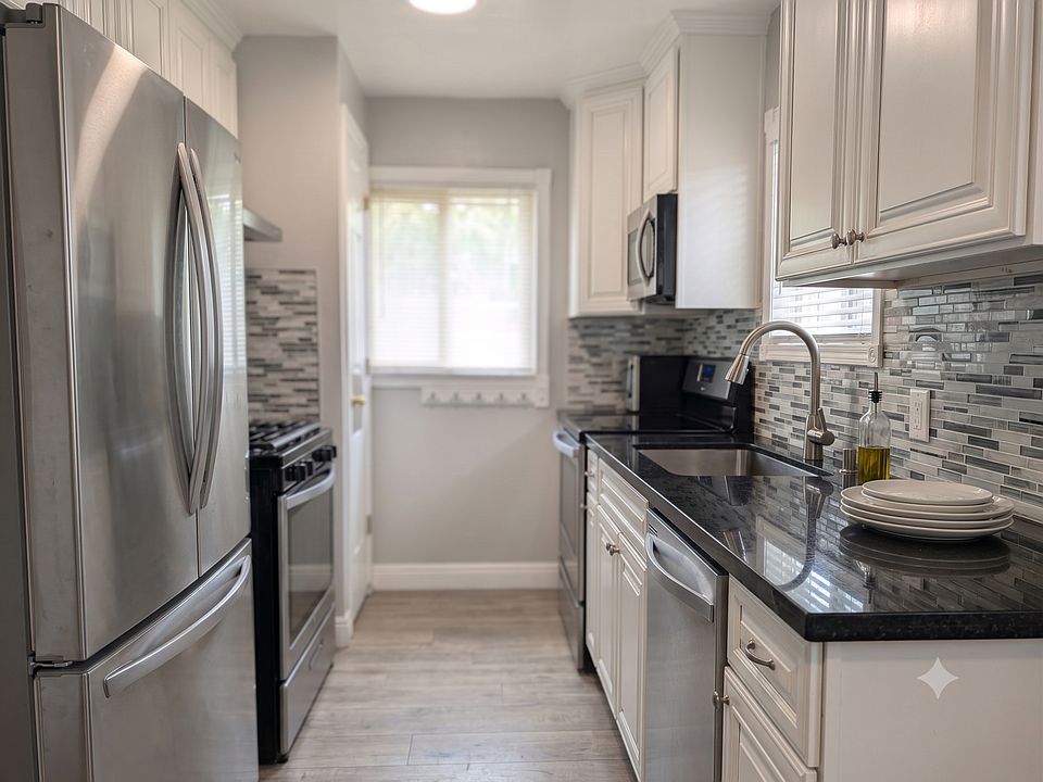 1st image of 1681 Latham St #2