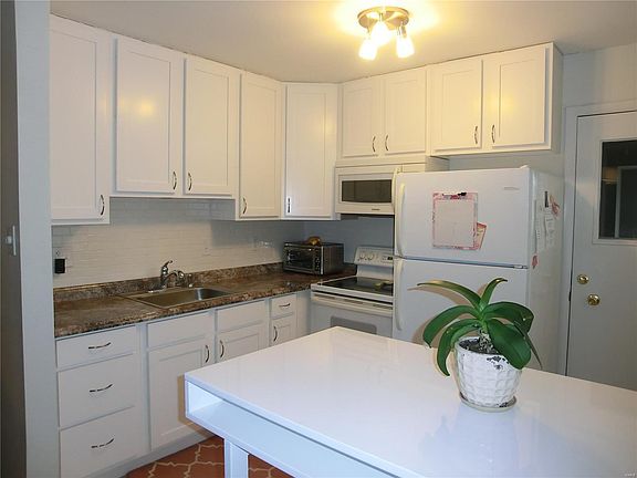 4th image of 9059 Villaridge Ct APT F