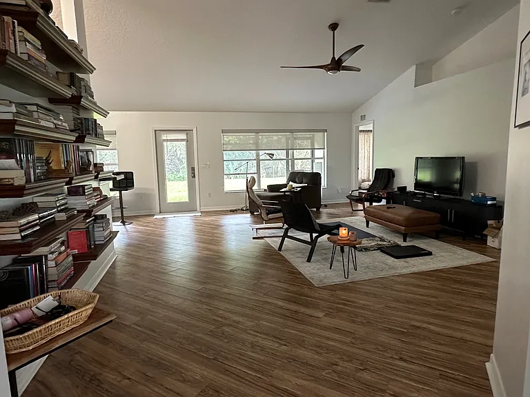 121 Stony Point Dr — Photo 5
