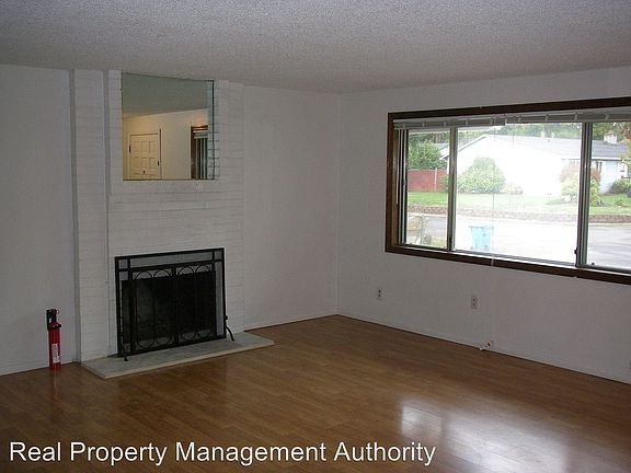 3rd image of 15017 NE 81st St