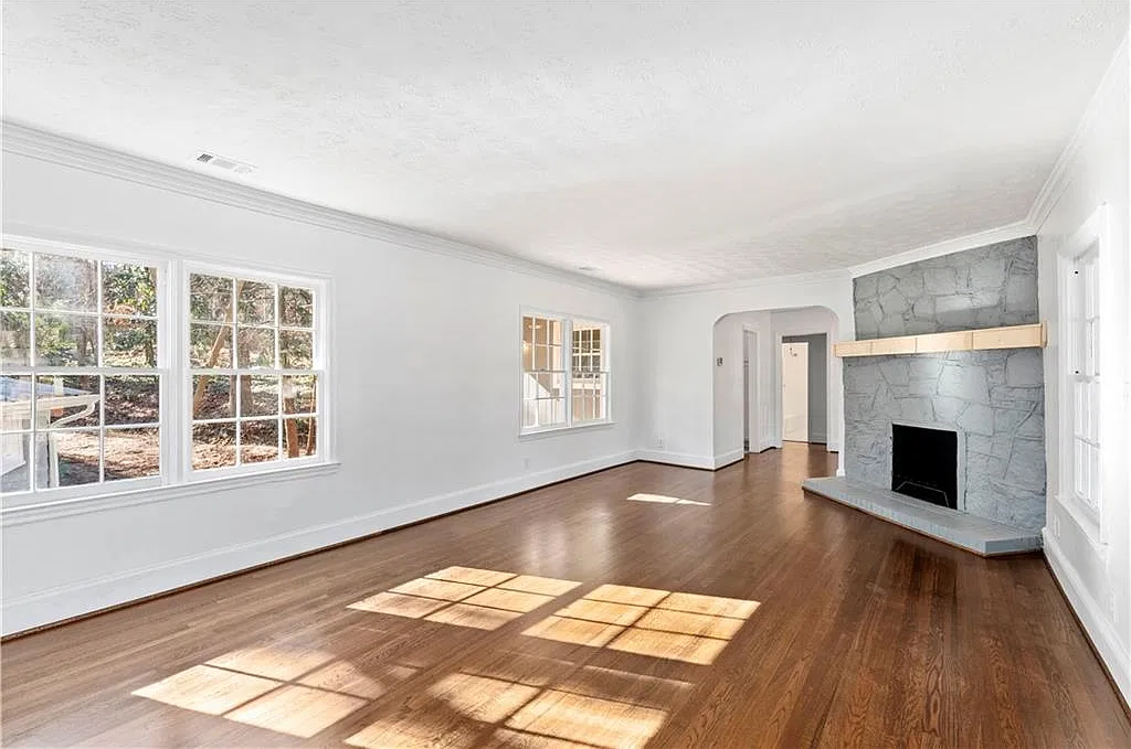 2 bed, 1.0 bath, $2,250 — Photo 2