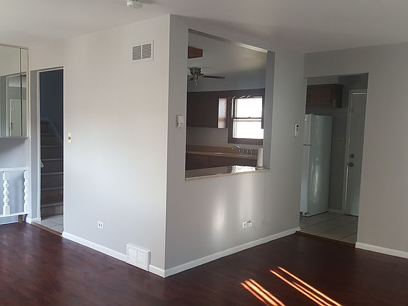 5th image of 14826 Dorchester Ave