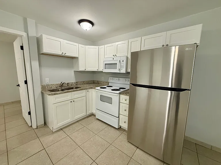 8316 N 10th St #B — Photo 2