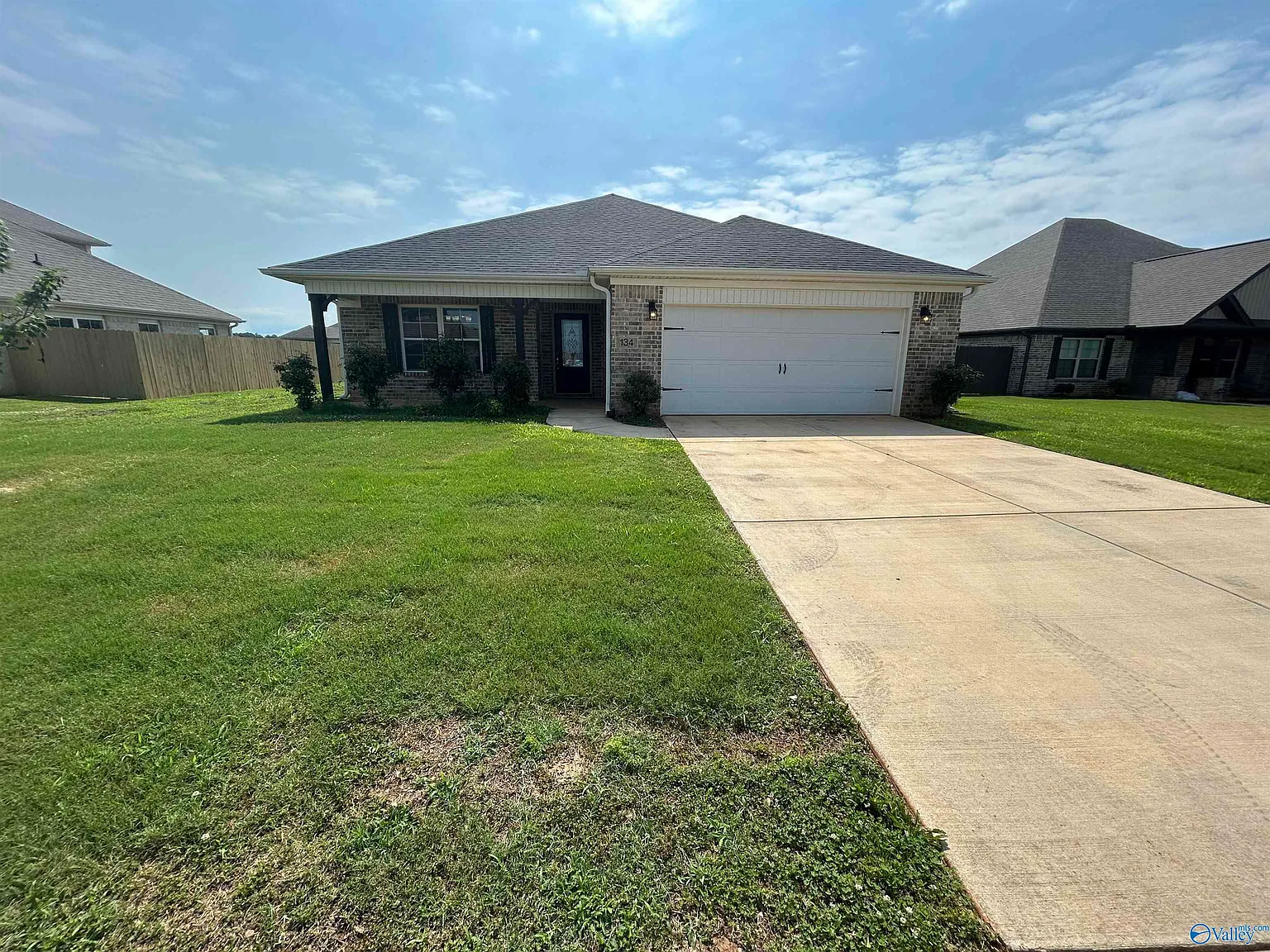 4 bed, 2.0 bath, 2515 sqft, $2,050 — Photo 1
