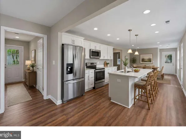 14 Montrose Rd, Pasadena, MD 21122