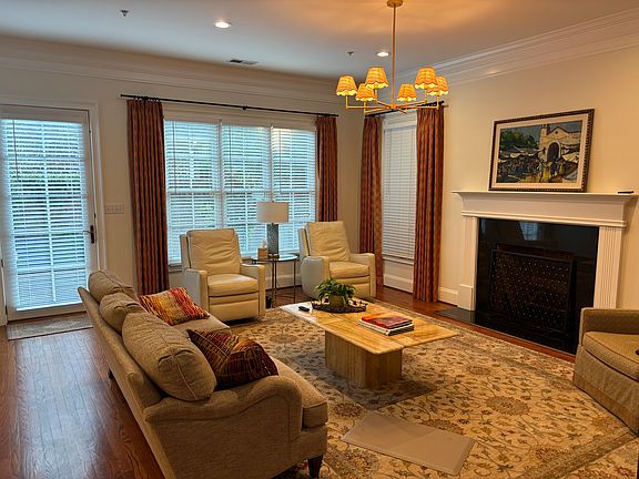 5th image of 222 Crownsgate Ct