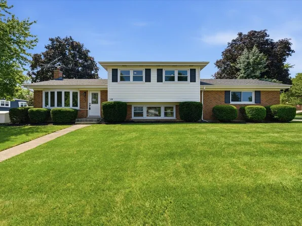 37 E Weathersfield Way, Schaumburg, IL 60193