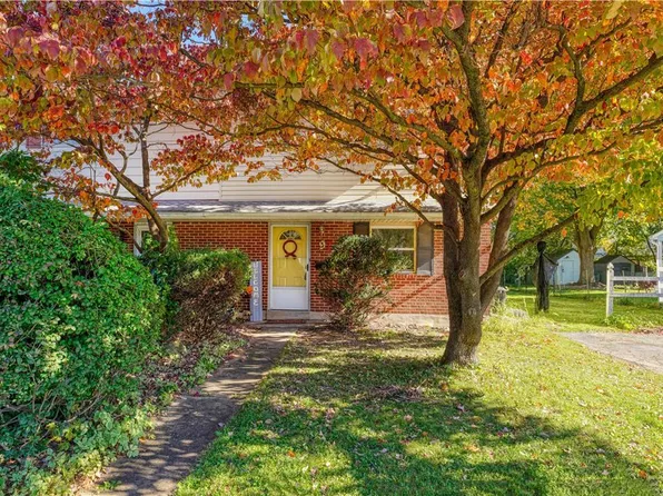 97 Faith Dr, Catasauqua, PA 18032