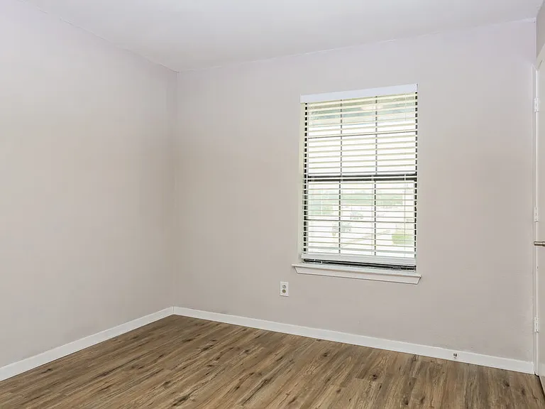 2325 Woodhollow Ave — Photo 14