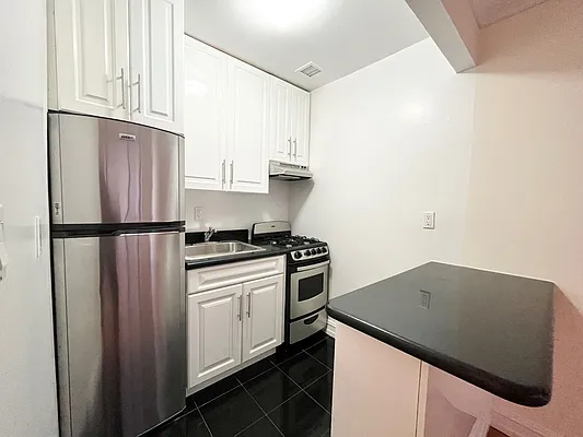 Rented by Douglas Elliman | media 7