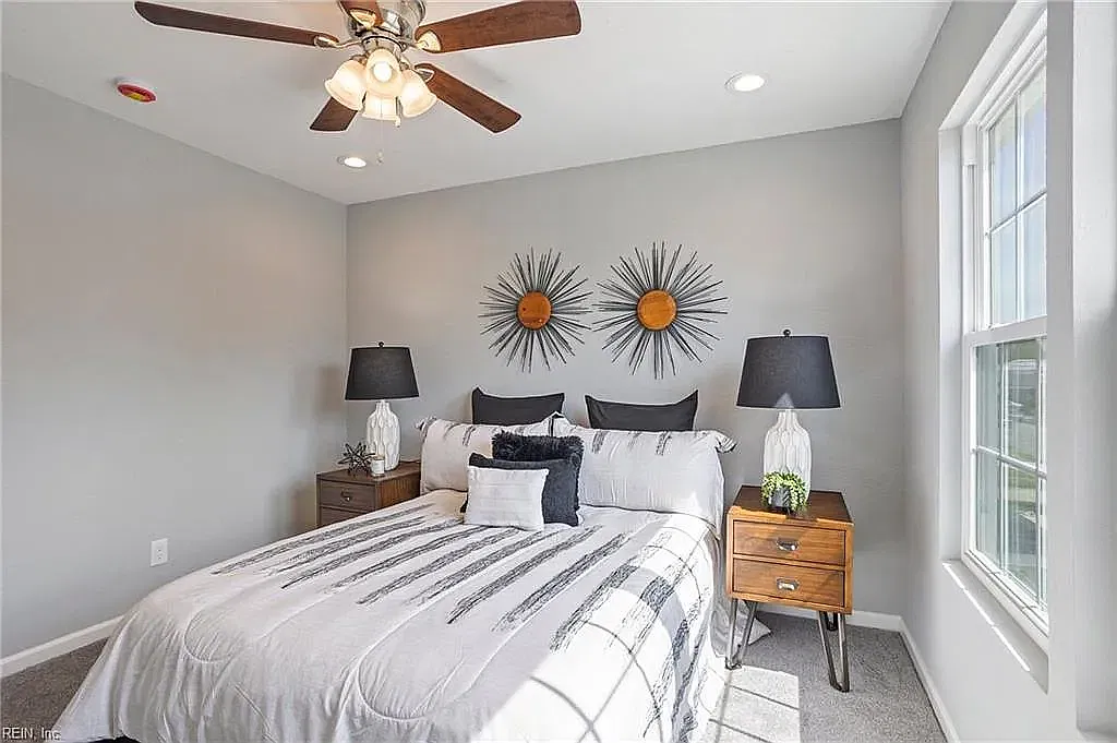 3 bed, 1200 sqft, $2,300 — Photo 4