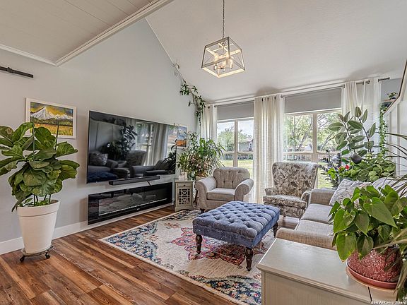 4th image of 3951 Briar Hollow