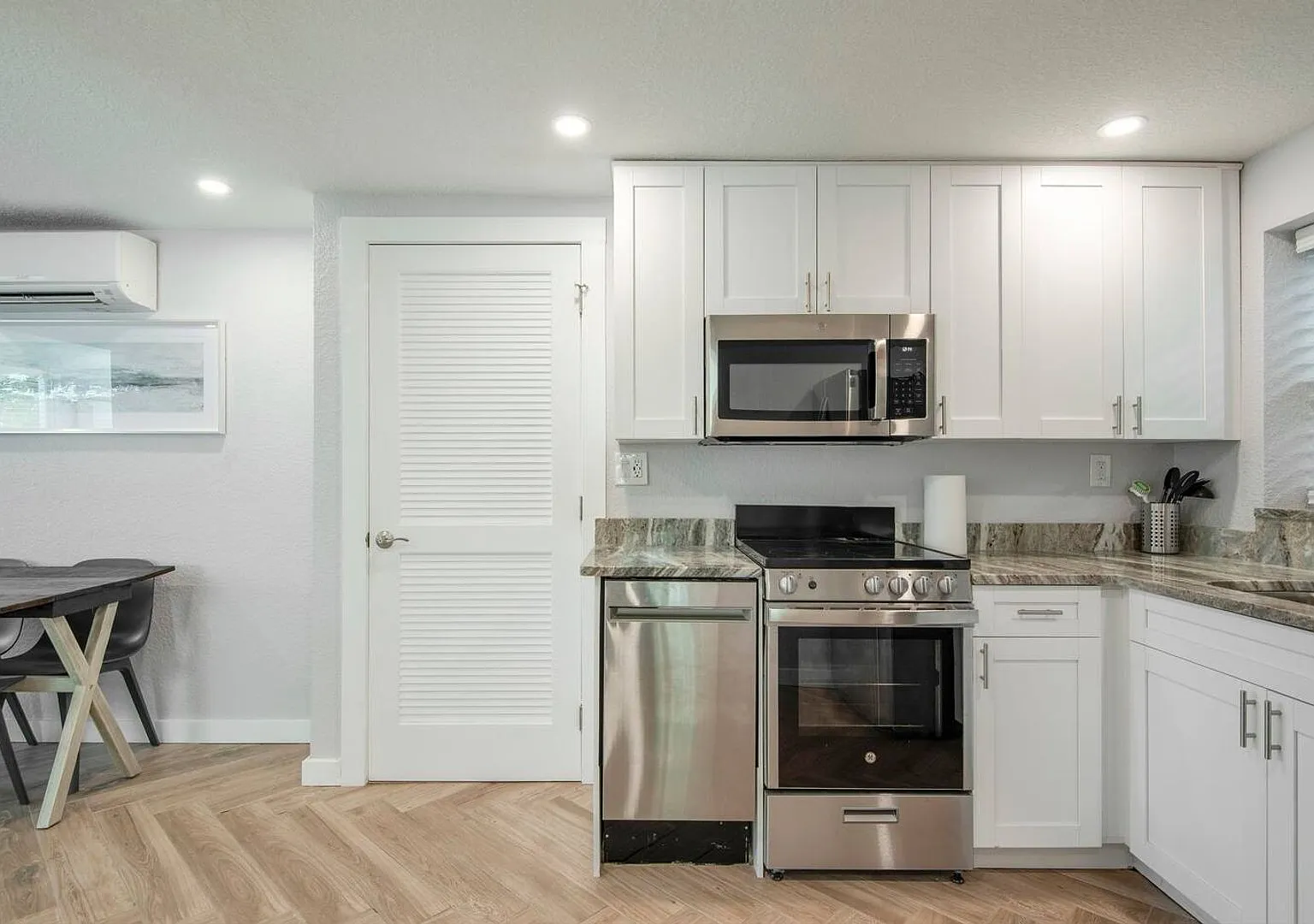 405 Dunedin Rentals LLC — Photo 2