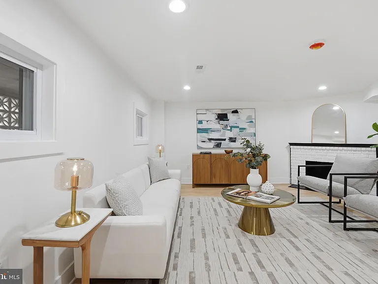129 Hamilton St NW — Photo 39