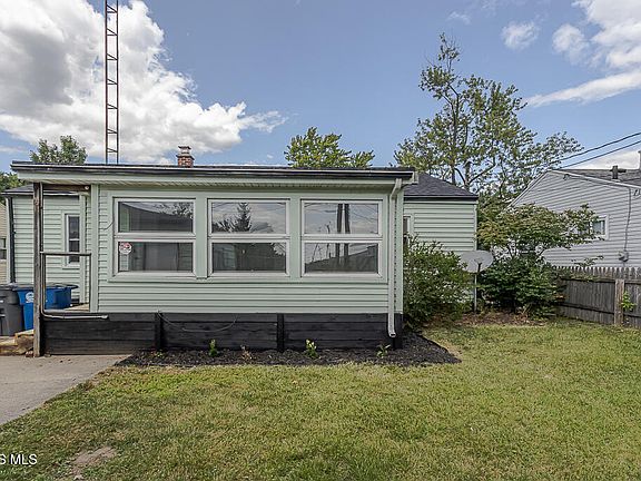 4th image of 321 Southdale Rd