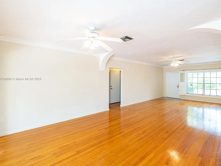 9441 Byron Ave — Photo 12