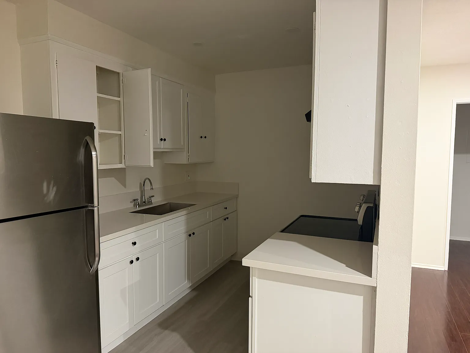 2 bed, 1.5 bath, 910 sqft, $2,775 — Photo 2