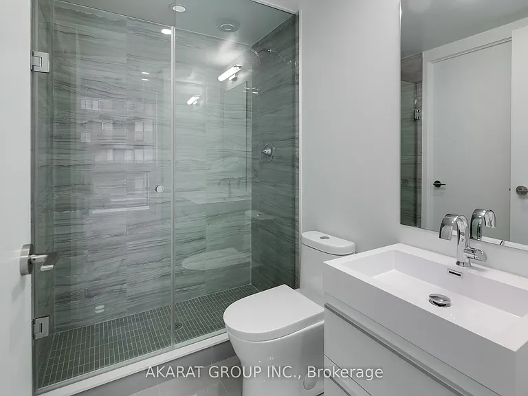 39 Roehampton Ave #2407 — Photo 21